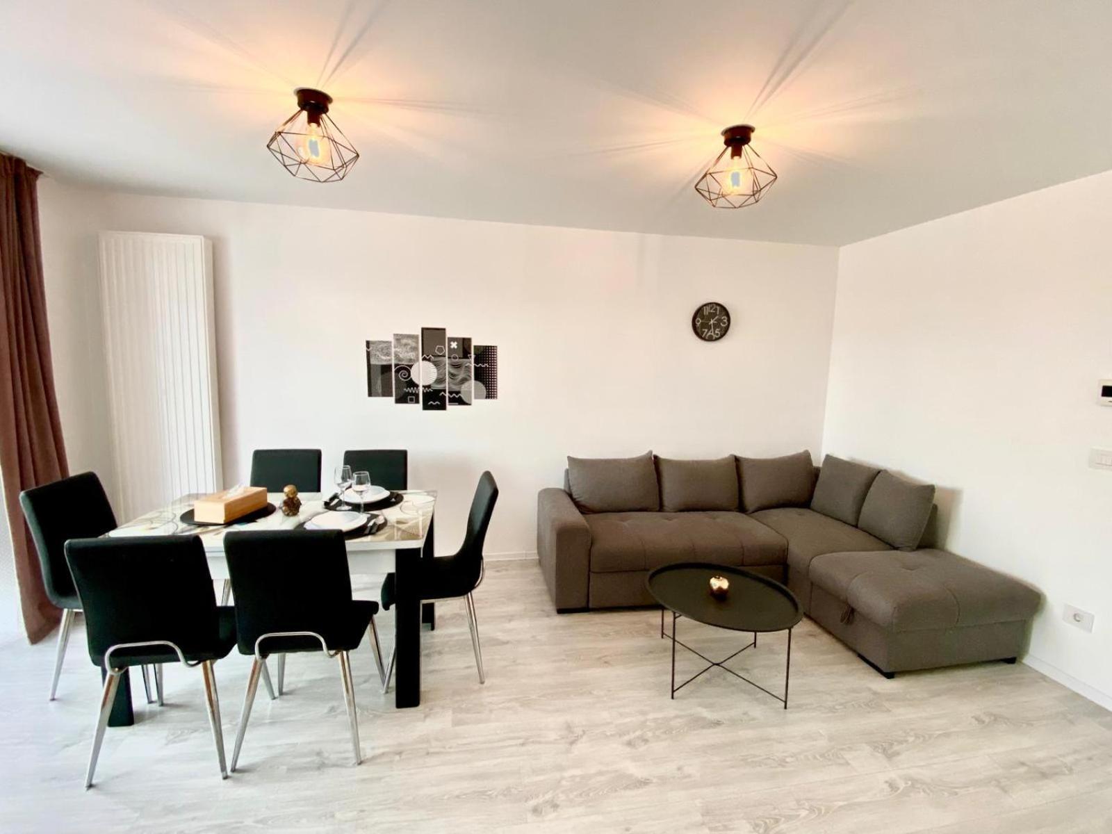 Jad - Luxury 3 Rooms & 2 Rooms Apartments In Kasper, Near Coresi Mall Braşov Eksteriør bilde