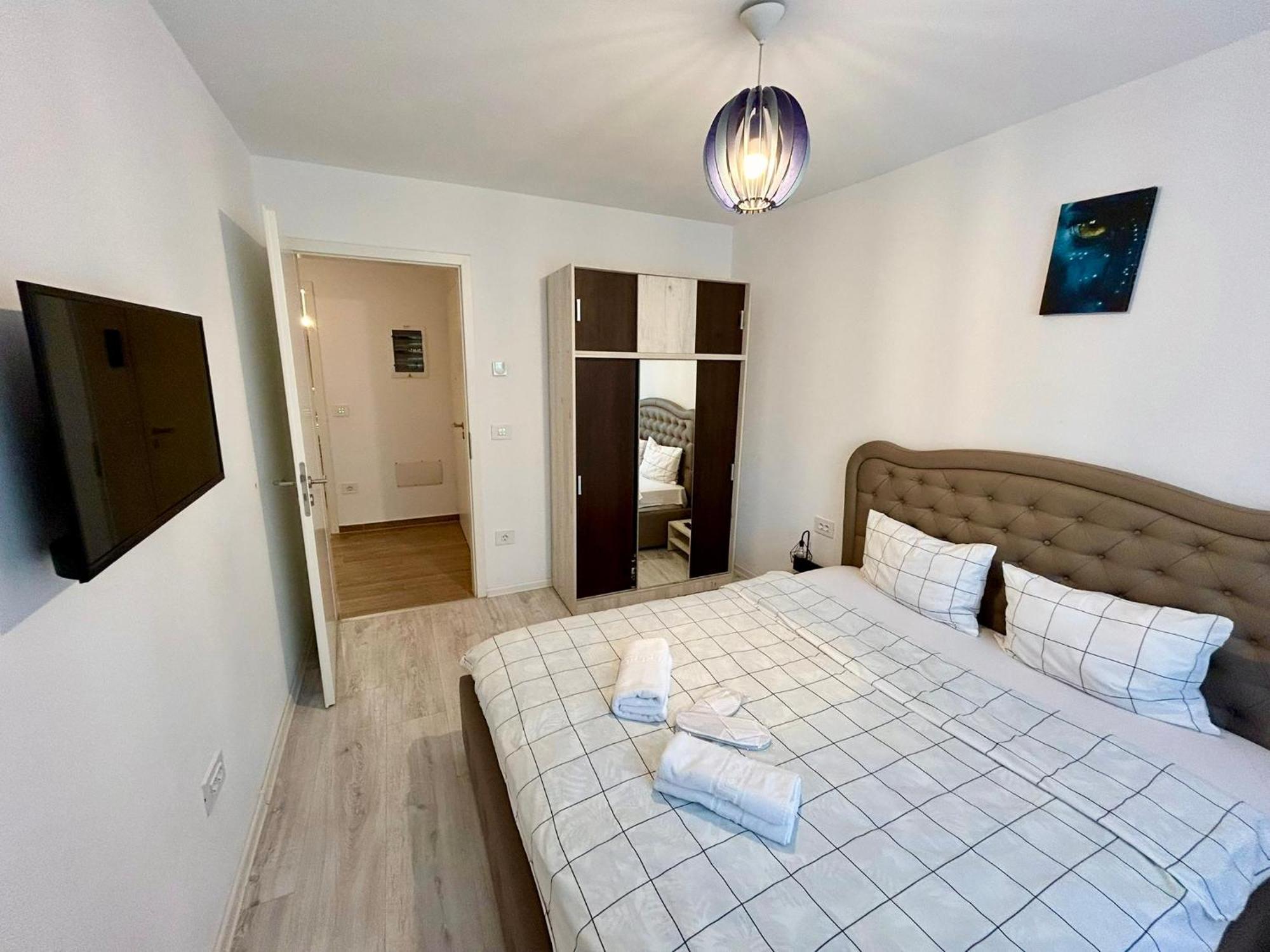 Jad - Luxury 3 Rooms & 2 Rooms Apartments In Kasper, Near Coresi Mall Braşov Eksteriør bilde