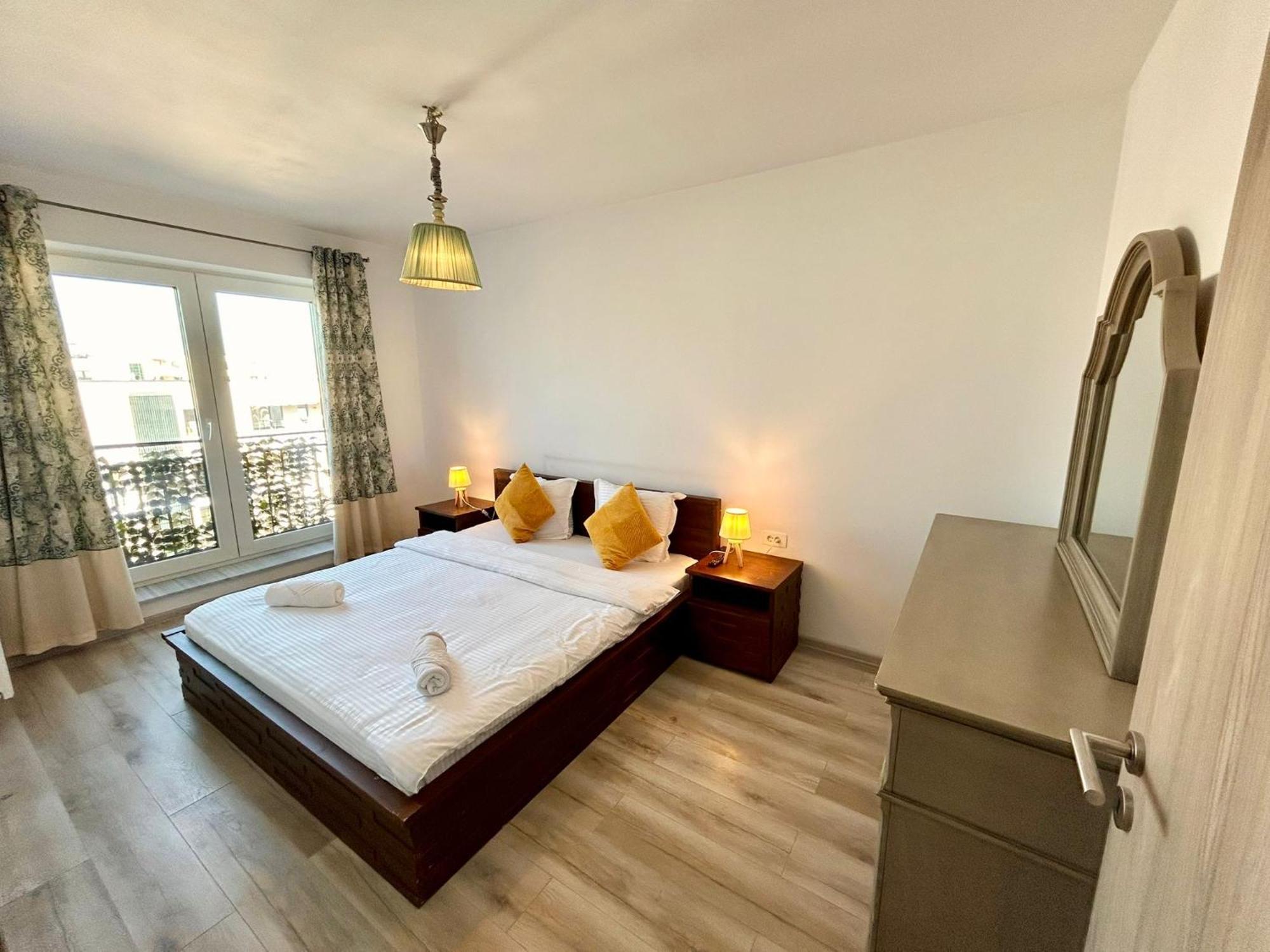 Jad - Luxury 3 Rooms & 2 Rooms Apartments In Kasper, Near Coresi Mall Braşov Eksteriør bilde
