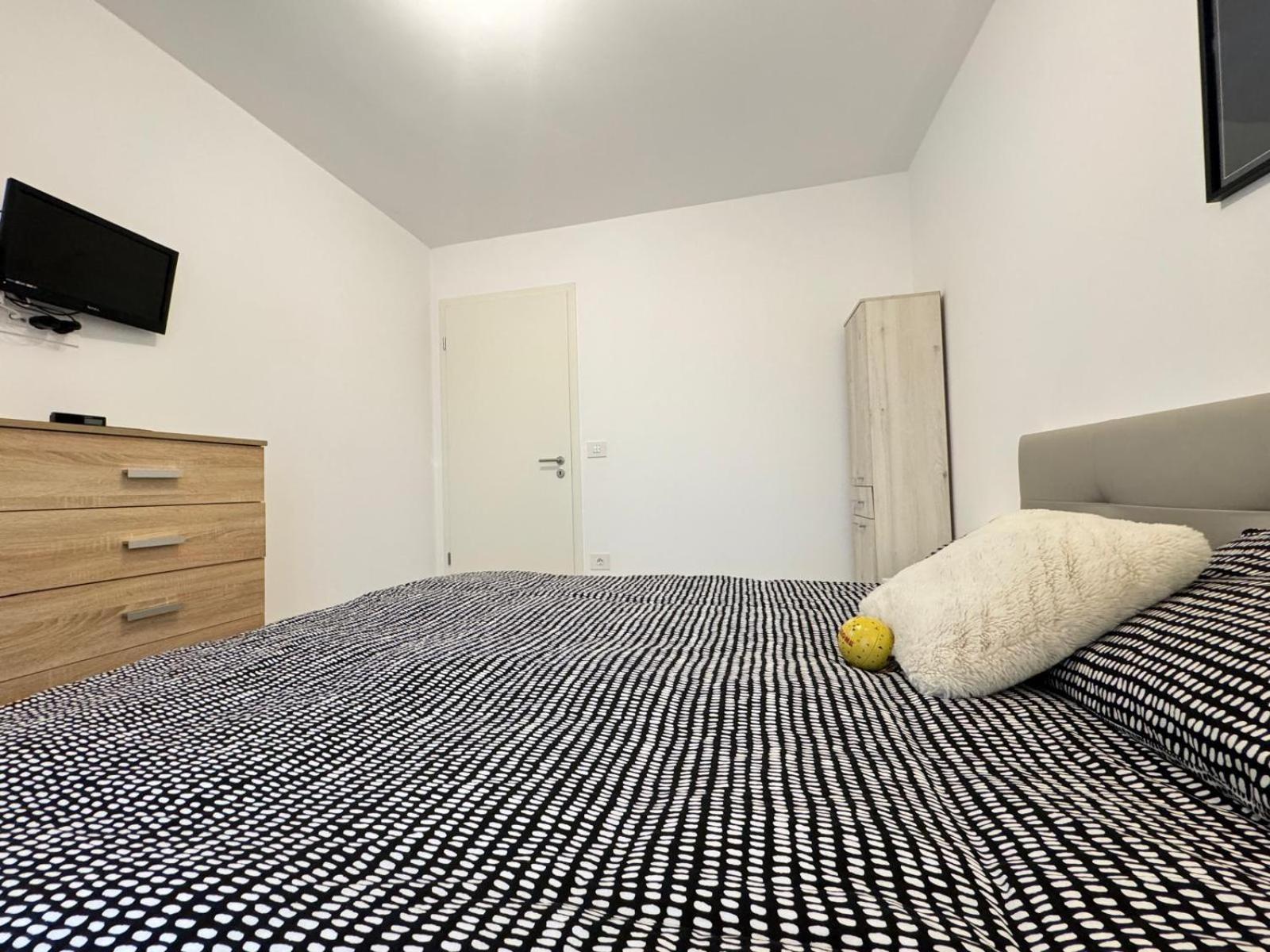 Jad - Luxury 3 Rooms & 2 Rooms Apartments In Kasper, Near Coresi Mall Braşov Eksteriør bilde